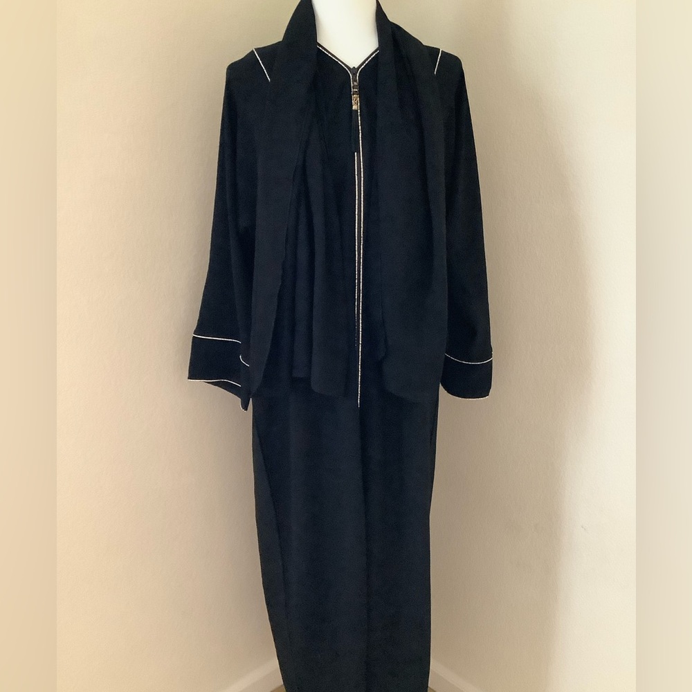 Black decorated rhinestone zipper abaya